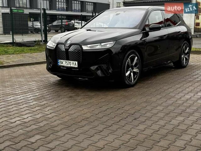 Черный БМВ iX, объемом двигателя 0 л и пробегом 27 тыс. км за 58500 $, фото 24 на Automoto.ua