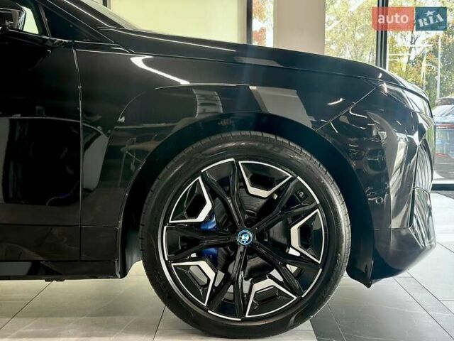 Черный БМВ iX, объемом двигателя 0 л и пробегом 62 тыс. км за 61163 $, фото 4 на Automoto.ua