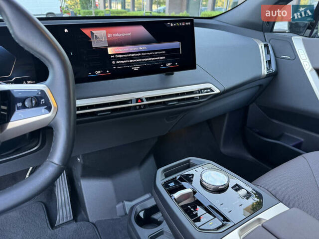 Черный БМВ iX, объемом двигателя 0 л и пробегом 72 тыс. км за 48500 $, фото 37 на Automoto.ua