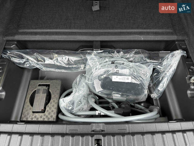 Черный БМВ iX, объемом двигателя 0 л и пробегом 46 тыс. км за 67999 $, фото 42 на Automoto.ua