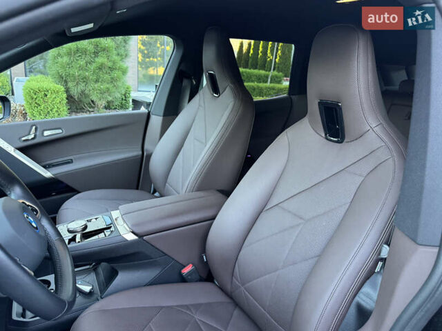 Черный БМВ iX, объемом двигателя 0 л и пробегом 72 тыс. км за 48500 $, фото 80 на Automoto.ua