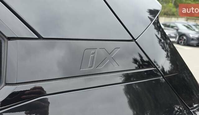 Черный БМВ iX, объемом двигателя 0 л и пробегом 98 тыс. км за 58800 $, фото 70 на Automoto.ua