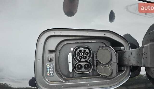 Черный БМВ iX, объемом двигателя 0 л и пробегом 98 тыс. км за 58800 $, фото 67 на Automoto.ua