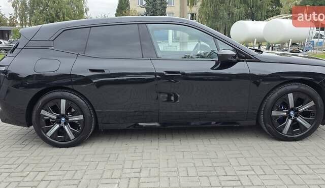 Черный БМВ iX, объемом двигателя 0 л и пробегом 98 тыс. км за 58800 $, фото 19 на Automoto.ua