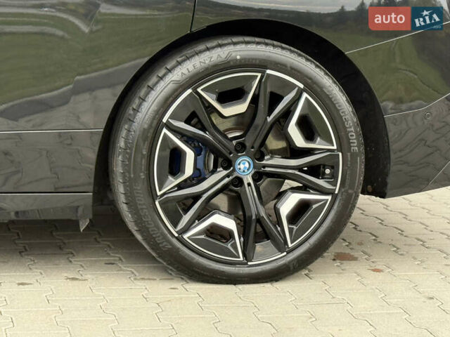 Черный БМВ iX, объемом двигателя 0 л и пробегом 46 тыс. км за 67999 $, фото 15 на Automoto.ua