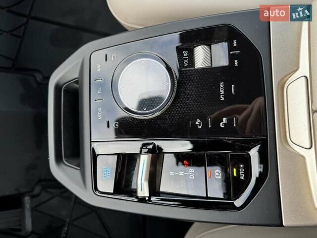 Черный БМВ iX, объемом двигателя 0 л и пробегом 27 тыс. км за 58500 $, фото 37 на Automoto.ua