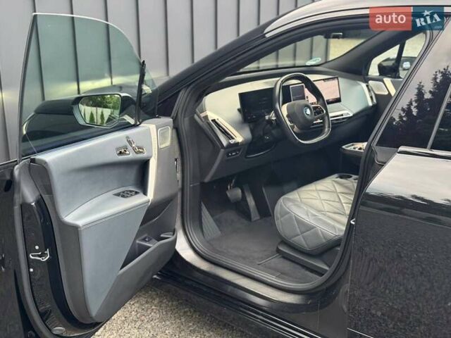 Черный БМВ iX, объемом двигателя 0 л и пробегом 17 тыс. км за 80900 $, фото 14 на Automoto.ua