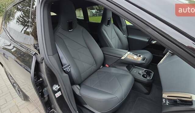 Черный БМВ iX, объемом двигателя 0 л и пробегом 98 тыс. км за 58800 $, фото 106 на Automoto.ua