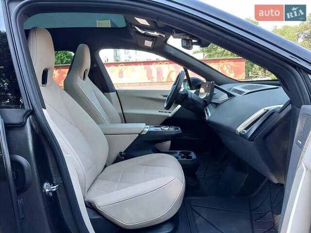 Черный БМВ iX, объемом двигателя 0 л и пробегом 9 тыс. км за 60999 $, фото 17 на Automoto.ua