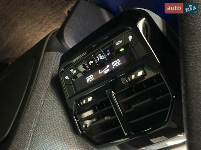 Чорний БМВ iX, об'ємом двигуна 0 л та пробігом 10 тис. км за 81469 $, фото 32 на Automoto.ua