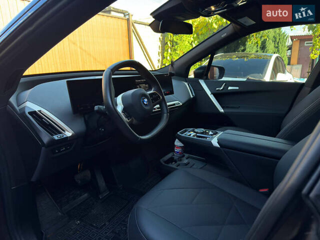 Черный БМВ iX, объемом двигателя 0 л и пробегом 5 тыс. км за 65000 $, фото 11 на Automoto.ua