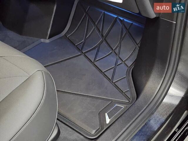 Черный БМВ iX, объемом двигателя 0 л и пробегом 1 тыс. км за 72999 $, фото 35 на Automoto.ua