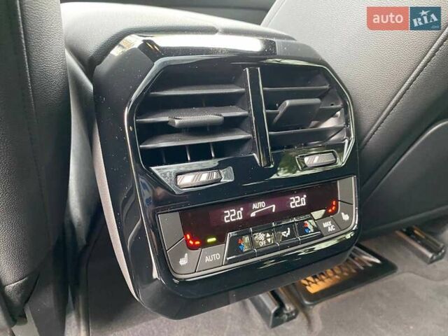 Чорний БМВ iX, об'ємом двигуна 0 л та пробігом 19 тис. км за 59999 $, фото 25 на Automoto.ua