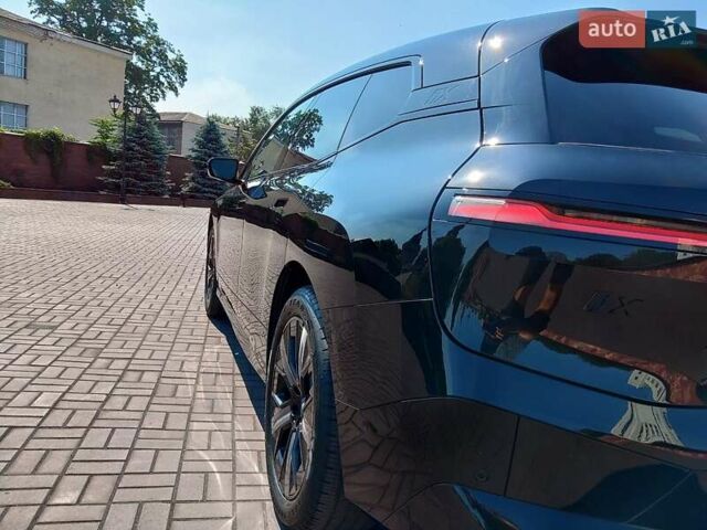 Черный БМВ iX, объемом двигателя 0 л и пробегом 9 тыс. км за 60999 $, фото 8 на Automoto.ua