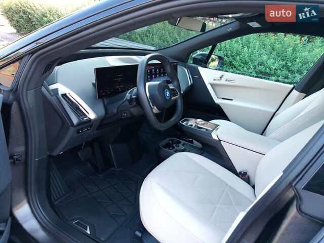 Черный БМВ iX, объемом двигателя 0 л и пробегом 9 тыс. км за 60999 $, фото 19 на Automoto.ua