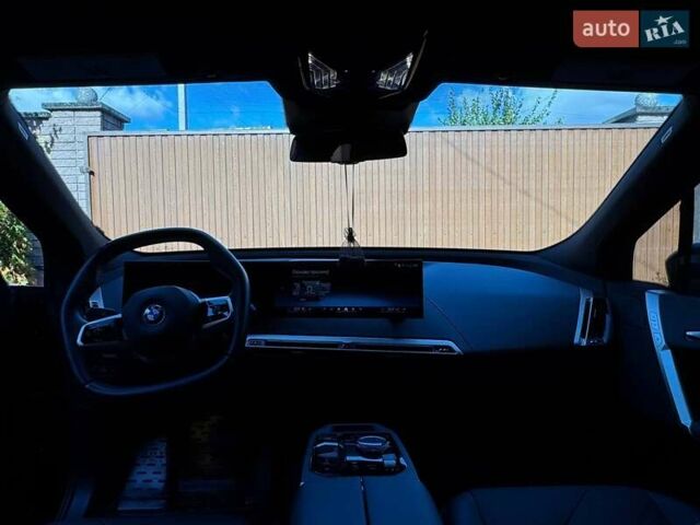 Черный БМВ iX, объемом двигателя 0 л и пробегом 5 тыс. км за 65000 $, фото 9 на Automoto.ua