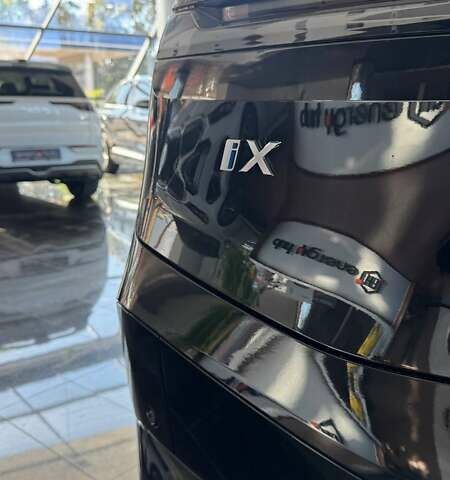 Черный БМВ iX, объемом двигателя 0 л и пробегом 1 тыс. км за 69000 $, фото 5 на Automoto.ua