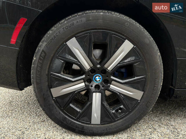 Черный БМВ iX, объемом двигателя 0 л и пробегом 5 тыс. км за 65000 $, фото 9 на Automoto.ua