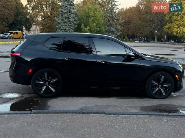 Черный БМВ iX, объемом двигателя 0 л и пробегом 5 тыс. км за 65000 $, фото 4 на Automoto.ua