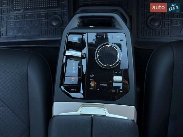 Черный БМВ iX, объемом двигателя 0 л и пробегом 5 тыс. км за 65000 $, фото 12 на Automoto.ua