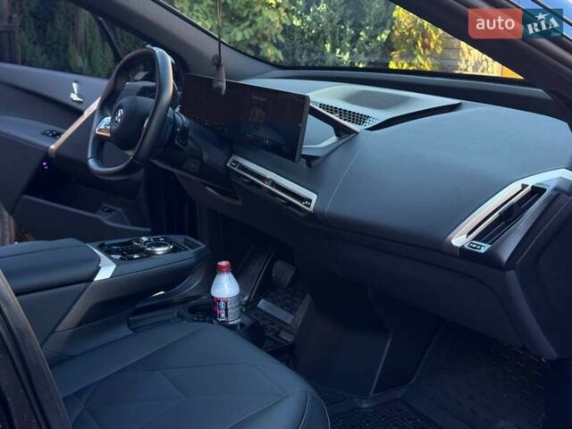 Черный БМВ iX, объемом двигателя 0 л и пробегом 5 тыс. км за 65000 $, фото 8 на Automoto.ua