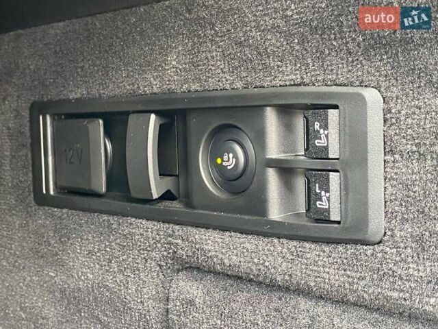 Чорний БМВ iX, об'ємом двигуна 0 л та пробігом 19 тис. км за 59999 $, фото 33 на Automoto.ua