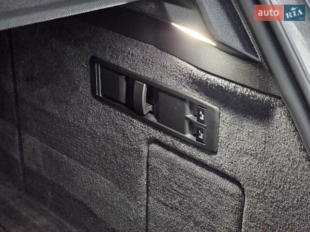 Черный БМВ iX, объемом двигателя 0 л и пробегом 1 тыс. км за 72999 $, фото 48 на Automoto.ua