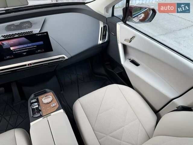 Красный БМВ iX, объемом двигателя 0 л и пробегом 35 тыс. км за 55000 $, фото 15 на Automoto.ua