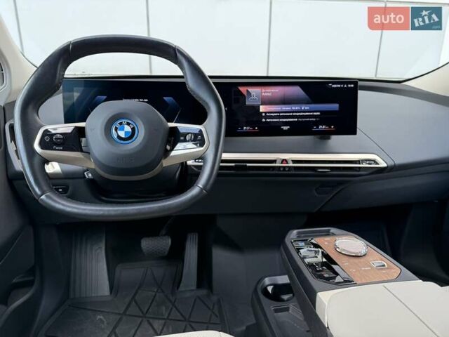 Красный БМВ iX, объемом двигателя 0 л и пробегом 35 тыс. км за 55000 $, фото 16 на Automoto.ua