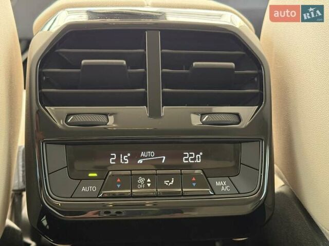 Красный БМВ iX, объемом двигателя 0 л и пробегом 35 тыс. км за 55000 $, фото 11 на Automoto.ua