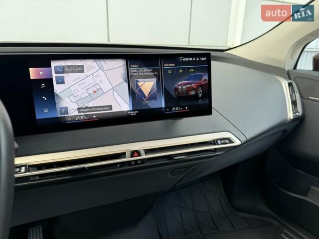 Красный БМВ iX, объемом двигателя 0 л и пробегом 35 тыс. км за 55000 $, фото 19 на Automoto.ua