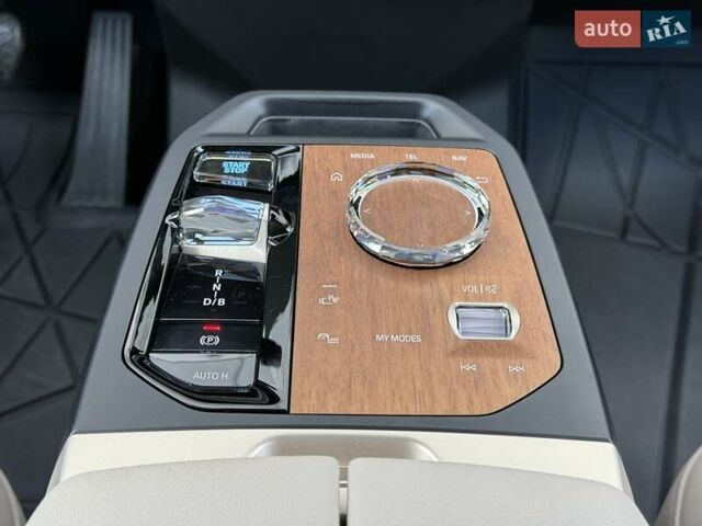 Красный БМВ iX, объемом двигателя 0 л и пробегом 35 тыс. км за 55000 $, фото 17 на Automoto.ua