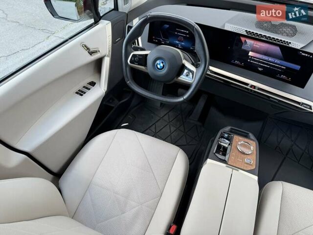 Красный БМВ iX, объемом двигателя 0 л и пробегом 35 тыс. км за 55000 $, фото 14 на Automoto.ua