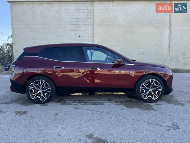Красный БМВ iX, объемом двигателя 0 л и пробегом 43 тыс. км за 73999 $, фото 3 на Automoto.ua