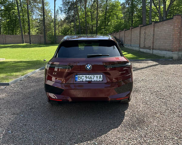 Красный БМВ iX, объемом двигателя 0 л и пробегом 103 тыс. км за 49900 $, фото 10 на Automoto.ua