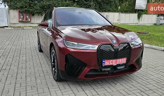Красный БМВ iX, объемом двигателя 0 л и пробегом 57 тыс. км за 59999 $, фото 7 на Automoto.ua