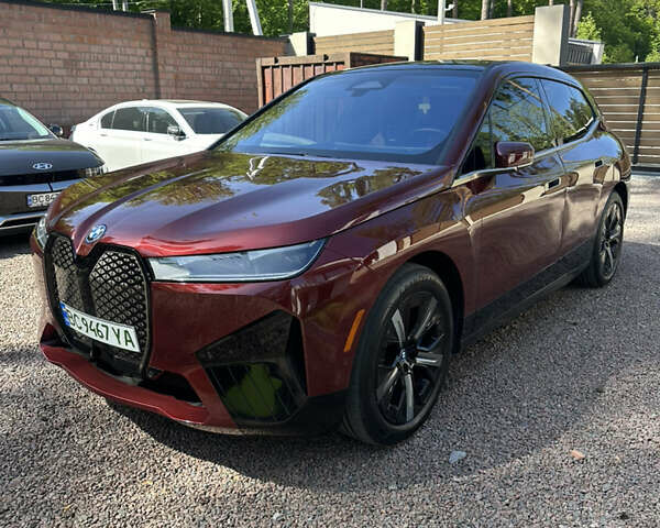 Красный БМВ iX, объемом двигателя 0 л и пробегом 103 тыс. км за 49900 $, фото 6 на Automoto.ua