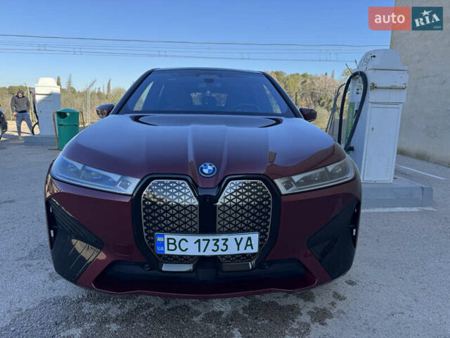 Красный БМВ iX, объемом двигателя 0 л и пробегом 43 тыс. км за 73999 $, фото 1 на Automoto.ua