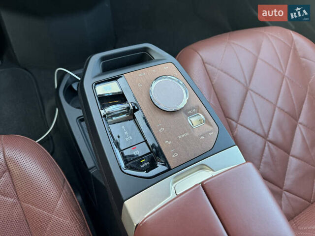 Красный БМВ iX, объемом двигателя 0 л и пробегом 43 тыс. км за 73999 $, фото 14 на Automoto.ua