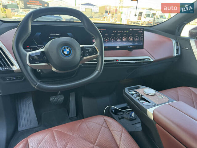 Красный БМВ iX, объемом двигателя 0 л и пробегом 43 тыс. км за 73999 $, фото 13 на Automoto.ua