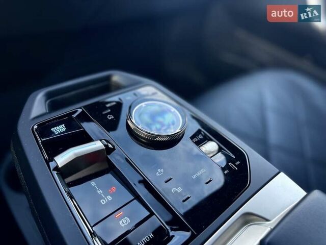 Красный БМВ iX, объемом двигателя 0 л и пробегом 38 тыс. км за 44999 $, фото 19 на Automoto.ua