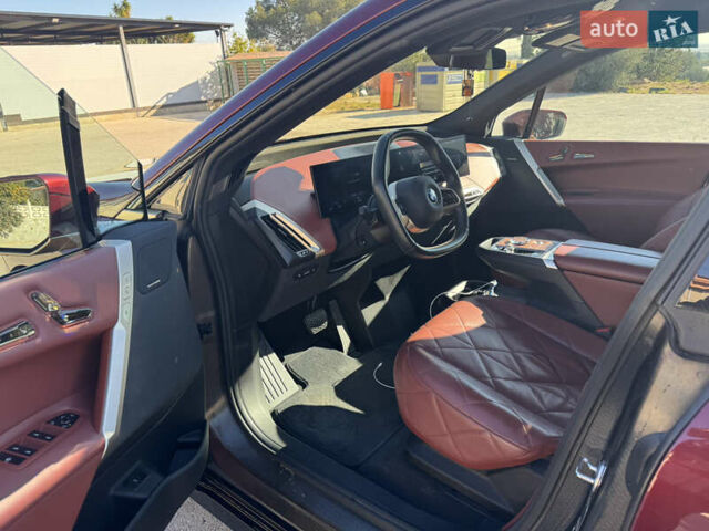 Красный БМВ iX, объемом двигателя 0 л и пробегом 43 тыс. км за 73999 $, фото 12 на Automoto.ua