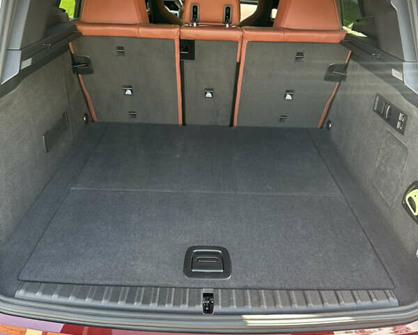 Красный БМВ iX, объемом двигателя 0 л и пробегом 103 тыс. км за 49900 $, фото 5 на Automoto.ua