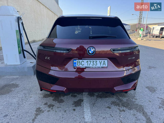 Красный БМВ iX, объемом двигателя 0 л и пробегом 43 тыс. км за 73999 $, фото 2 на Automoto.ua