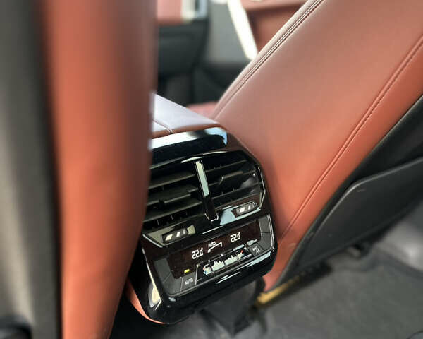 Красный БМВ iX, объемом двигателя 0 л и пробегом 103 тыс. км за 49900 $, фото 21 на Automoto.ua