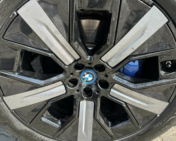 Красный БМВ iX, объемом двигателя 0 л и пробегом 103 тыс. км за 49900 $, фото 24 на Automoto.ua