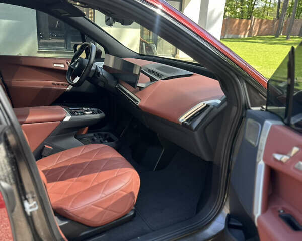 Красный БМВ iX, объемом двигателя 0 л и пробегом 103 тыс. км за 49900 $, фото 11 на Automoto.ua