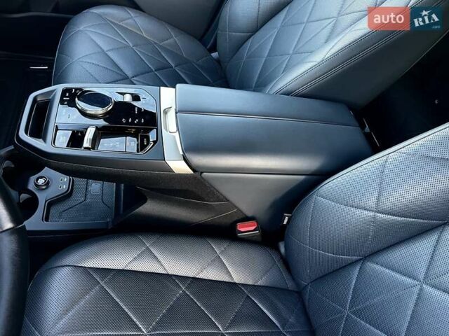 Красный БМВ iX, объемом двигателя 0 л и пробегом 38 тыс. км за 44999 $, фото 16 на Automoto.ua