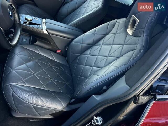 Красный БМВ iX, объемом двигателя 0 л и пробегом 38 тыс. км за 44999 $, фото 15 на Automoto.ua