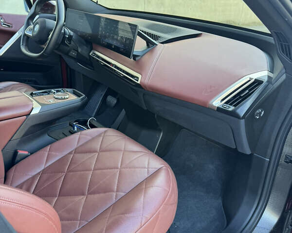 Красный БМВ iX, объемом двигателя 0 л и пробегом 43 тыс. км за 73999 $, фото 7 на Automoto.ua
